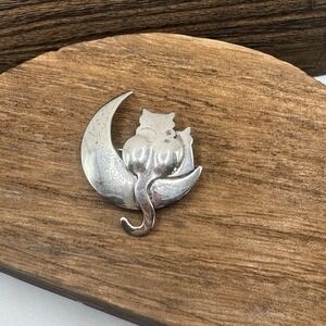 Vintage FAR FETCHED 925 Sterling Silver CATS ON CRESCENT MOON Brooch Pin